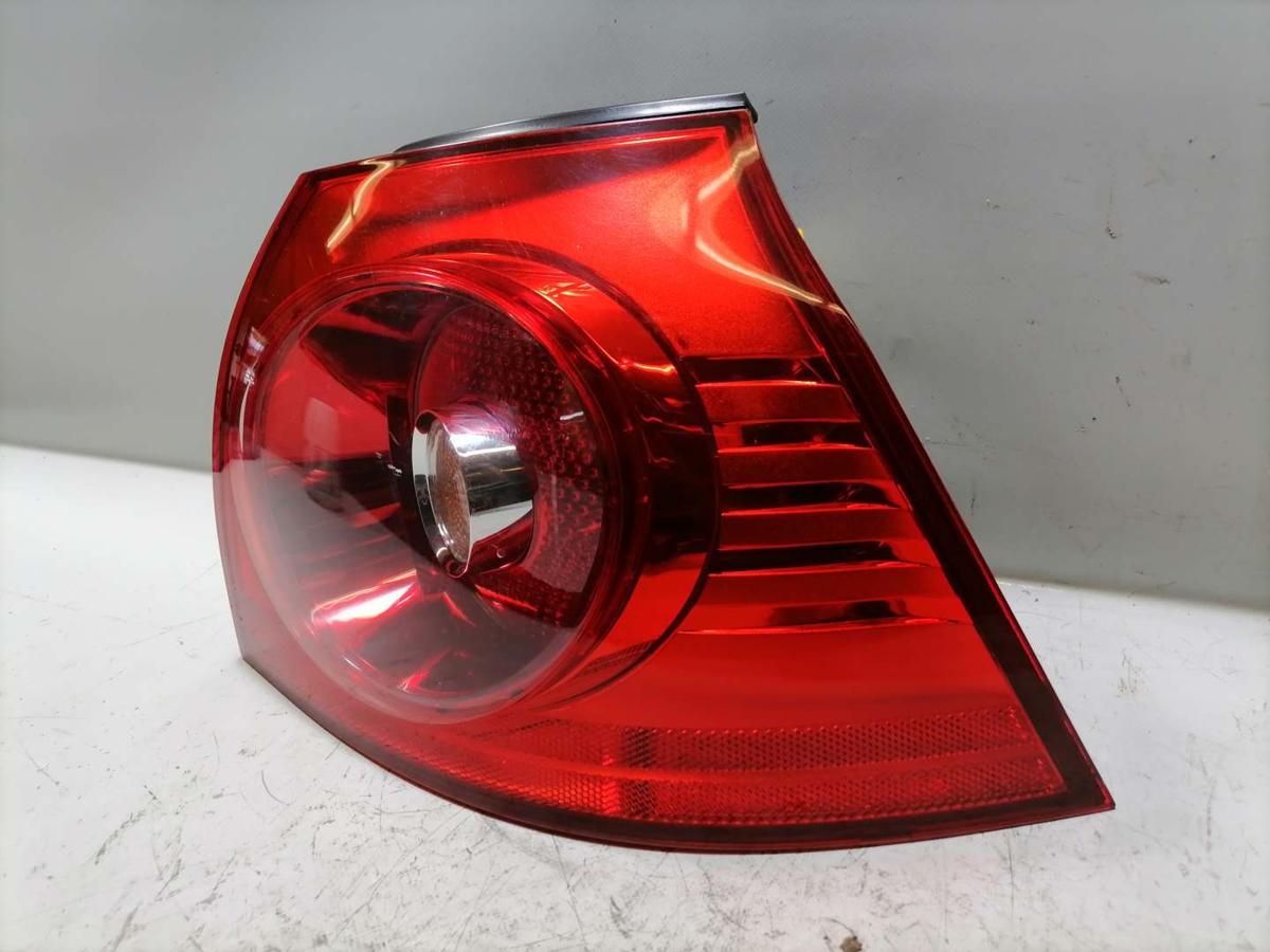 VW Golf V original Rücklicht Rückleuchte außen rechts Fließheck BJ04